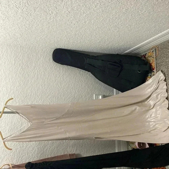 New with tags Marciano judi lame plunging gown - Picture 6 of 6